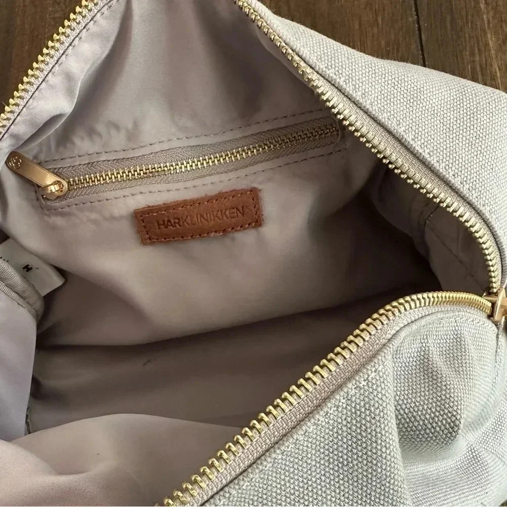 Harklinikken cosmetics bag